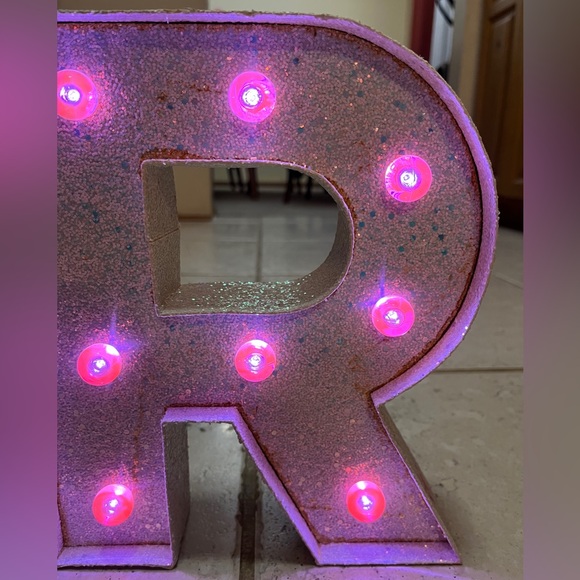 Light-Up Letter R - Picture 3 of 13